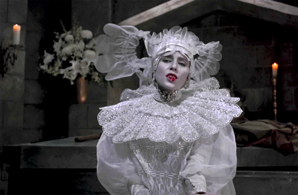 Сэди Фрост в образе Люси Вестенра в "Дракуле" (1992). 